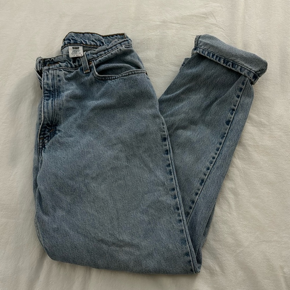 Levi Light-Wash 550’s